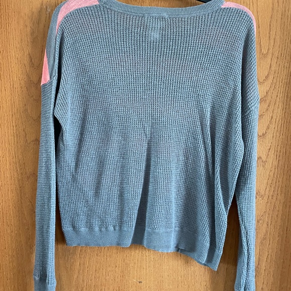 Light weight, comfy top - Picture 2 of 2